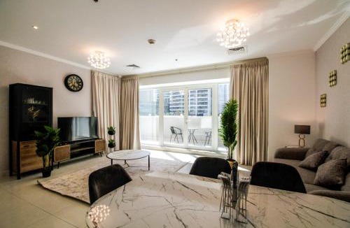 Jumeirah Lake Towers Apartment | Yogi - 1BR JLT - Wraparound Balcony & Terrace