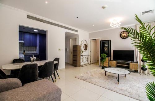 Jumeirah Lake Towers Apartment | Yogi - 1BR JLT - Wraparound Balcony & Terrace