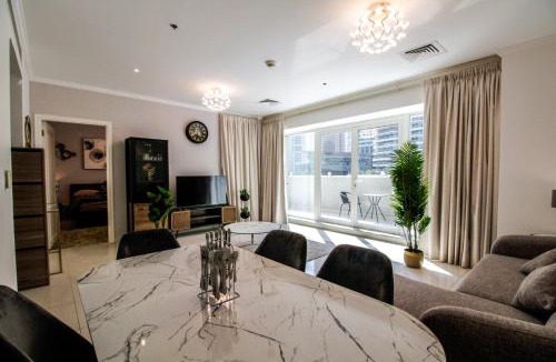 Jumeirah Lake Towers Apartment | Yogi - 1BR JLT - Wraparound Balcony & Terrace