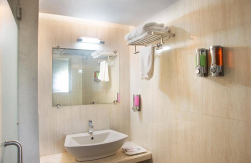 Chembur East Hotel | Yogi Broadway