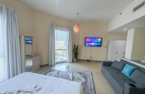 Barsha Heights Apartment | Yogi - Studio - Rooftop Pool - Barsha Heights