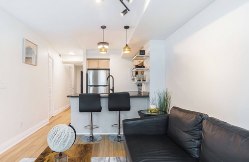 St. Lawrence Hotel | Yonge Harbour 3bed, 2bath Downtown Toronto W/Parking