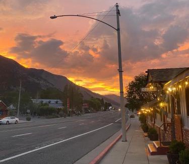 Lee Vining Hotel | Yosemite Gateway Motel