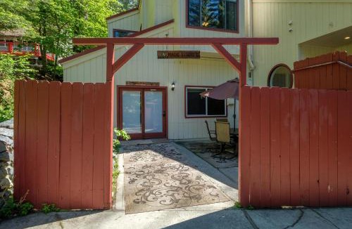 Yosemite West House | Yosemite Magic Studio "B"