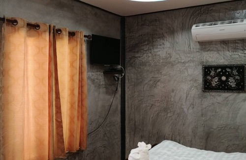 Bang Phra House | Yotin Guest House