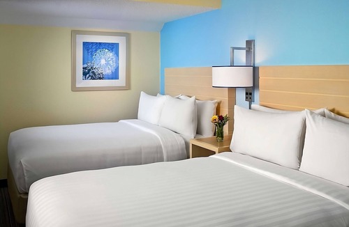Omaha Hotel | You Found it! 3 Comfortable Units, Free Breakfast, Free Parking, Onsite Pool
