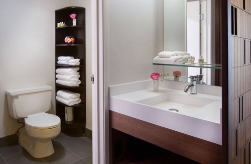 Wilburton House | You Found it! Convenient Room, Close to Best Restaurtants and Shopping Malls!