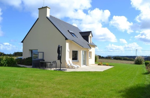 Lanmodez House | You'll love this comfortable, trendy home with the sea in front of you!