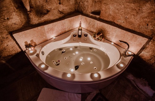 Ortahisar Hotel | Young Cave