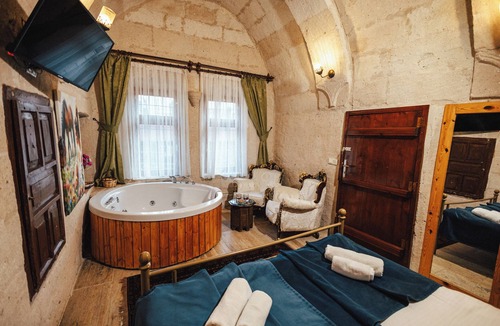 Ortahisar Hotel | Young Cave