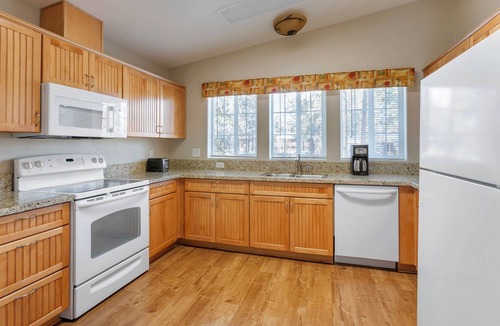 Pinetop Apartment | Your Arizona Adventure: 2 Spacious Units, Peaceful Property with Free Parking