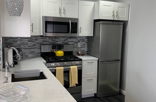 Livingston Apartment | Your Bright, Confortable, Cozy Second Home
