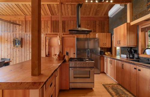 Long Harbour House | Your Cozy Seaside Sanctuary & Private Spa Getaway – 5 Min to Town!