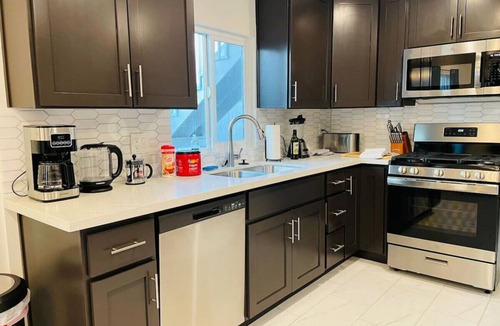 Garfield House | Your Downtown Home with California King Bed Unit A