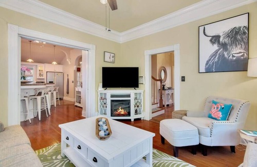 Paso Robles House | Your Downtown Oasis Getaway: The Paso Palm House
