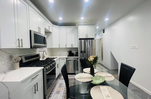Dyker Heights Apartment | Your Dyker Heights - Escape Quiet & Beautiful Stay in Brooklyn