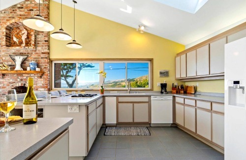 Salmon Creek House | Your Fun-in-the-Sun Bodega Bay Playground~Walk2Beach/WiFi/Sauna~Ocean Oasis