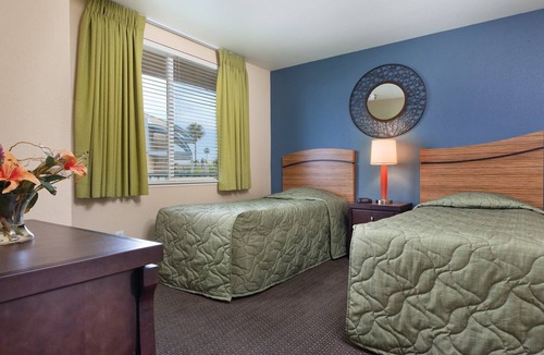 Oceanside Resort | Your fun ship has landed !
