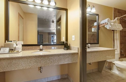 Bryce Canyon Hotel | Your Gateway to Adventure! Swimming Pool, Free Breakfast, Pets Allowed!