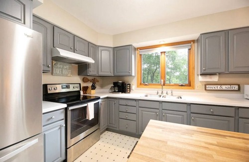 Spooner House | Your Great Escape Lake Home- Pet Friendly, Sleeps 10 & Right on the Lake!