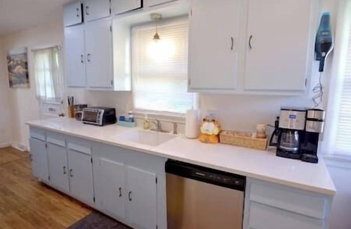 Bloomington House | Your groups Bloomington adventure starts here