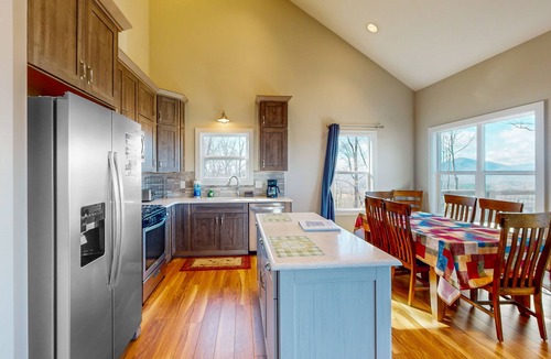 Clarkesville Cabin | Your Helen Escape with Breathtaking Mountain Views - wifi, firepit