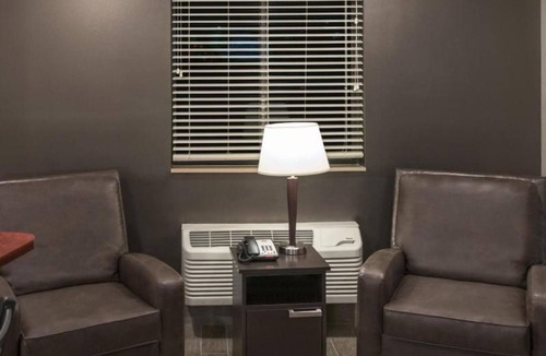 Hurricane Hotel | Your Home Base for Zion: Full Kitchen, Pet-Friendly, Pool!