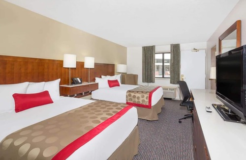 Cedar City Hotel | Your Ideal Base for Park Adventures & Exploration! Free Breakfast, Pool Access!