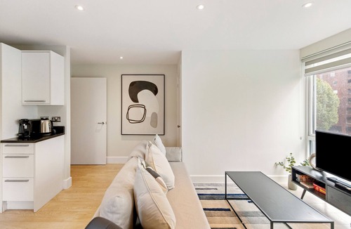 Chaucer Apartment | Your London Home: 1BR Flat with Modern Amenities