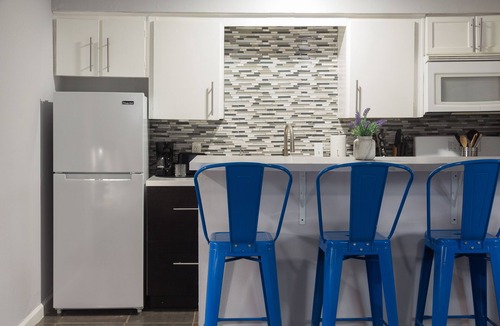 Neartown Apartment | Your Montrose Studios! Sleeps 46/23BR/23BA/23PA