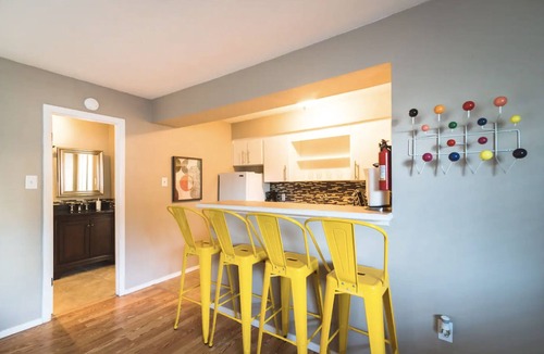 Montrose Apartment | Your Montrose Studios! Sleeps 44/22BR/22BA/22PA