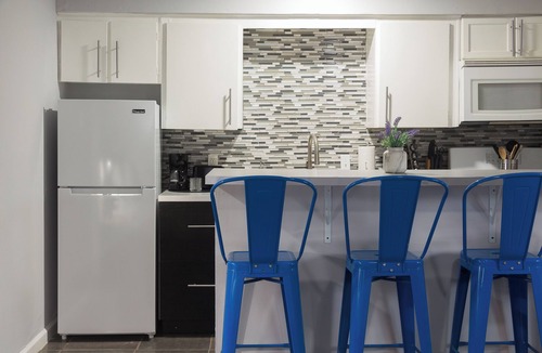 Montrose Apartment | Your Montrose Studios! Sleeps 32/16BR/16BA/16PA