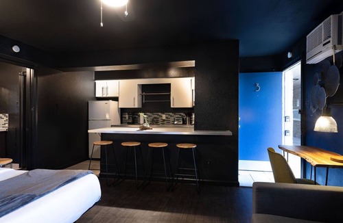 Montrose Apartment | Your Montrose Studios! Sleeps 32/16BR/16BA/16PA