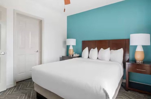 West Kissimmee Hotel | Your Next Great Escape Starts Here – Book Your Stay Today! Outdoor Pool!