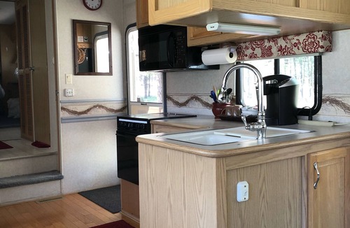 Custer House | Your Oasis is waiting! Glamping with all the amenities. Cozy, private, relaxing.
