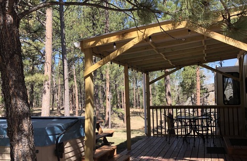 Custer House | Your Oasis is waiting! Glamping with all the amenities. Cozy, private, relaxing.