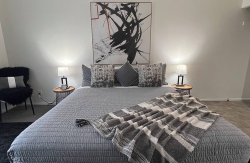 Okanagan-Similkameen Hotel | Your Okanagan retreat awaits just steps away from Skaha Lake & Penticton Airport