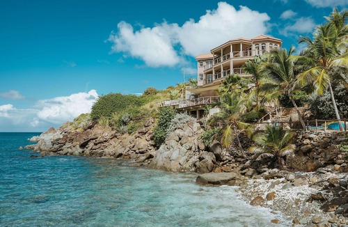 Peterborg Villa | Your own private beach!