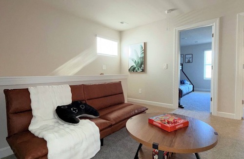 Greer House | Your Perfect Getaway – Clean, Modern & Prime Location