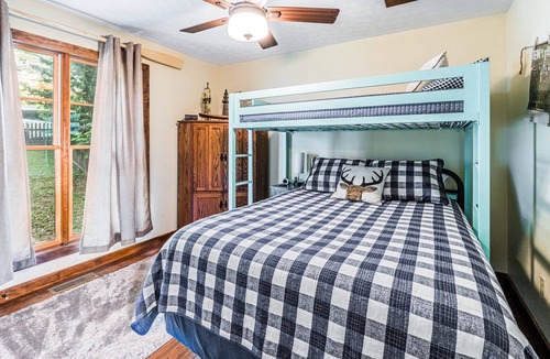 Penrod House | Your perfect getaway on beautiful Lake Malone with private boat dock!