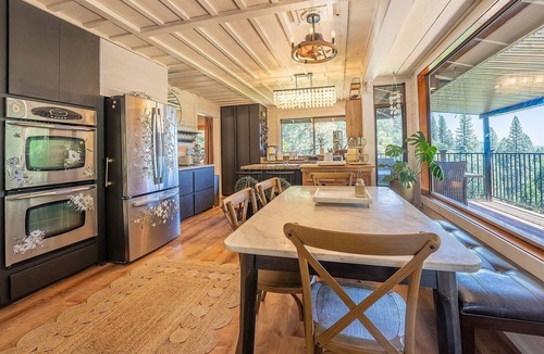 Cedar Ridge Ski Chalet | Your private boutique retreat in the heart of Grass Valley/Nevada City