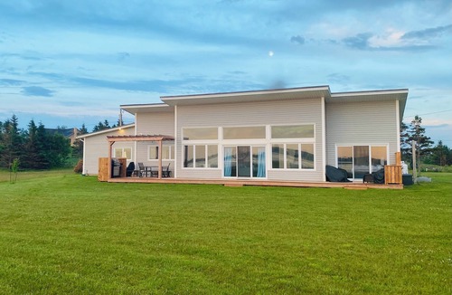Anglo Rustico House | Your Private Oasis: Oceanview Bliss on PEI's North Shore!
