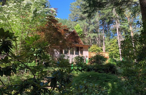 Merlin House | Your Private Oasis on the Rogue River