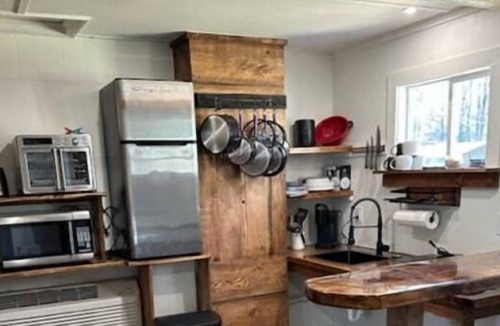 Hillsgrove Cabin | Your Relaxing Getaway Awaits! Free Parking, Pet-Friendly Property