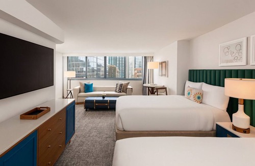 Downtown Chicago Hotel | Your Relaxing Getaway Awaits! 4 Posh Units, Pets Allowed, Near Picasso Statue