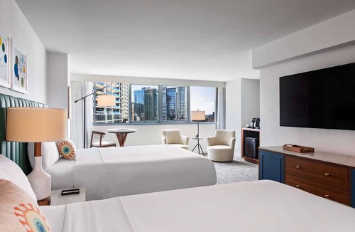 Downtown Chicago Hotel | Your Relaxing Getaway Awaits! 4 Posh Units, Pets Allowed, Near Picasso Statue