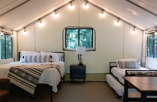 Endicott House | Your Relaxing Getaway Awaits! Free Parking, Water Sports Activities!