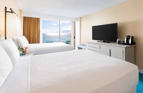 Waikiki Hotel | Your Relaxing Getaway Awaits! 4 Family-friendly Units, Beachfront Property