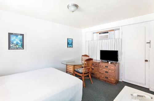 Waikiki Hotel | Your Relaxing Getaway Awaits! Outdoor Pool, Minutes From Diamond Head!