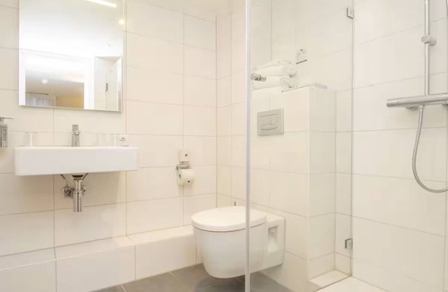 Valkenburg aan de Geul Hotel | Your Relaxing Limburg Retreat with Garden Terrace, Bike Rentals, & Fresh Cuisine